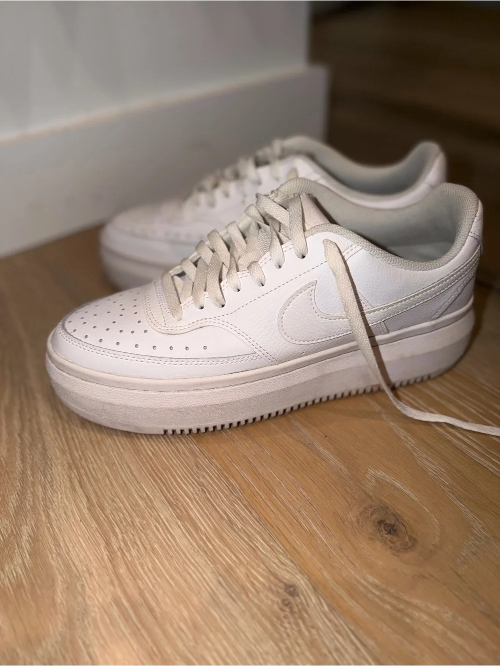 Nike sleek low